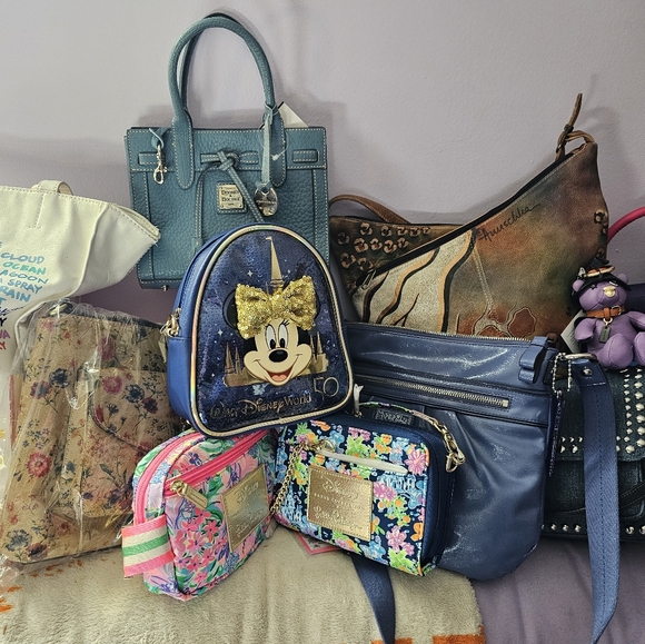 Luxury Colab @greenbergphylli & @pikaki7 Purses, Wallets, Jewelry & More! - Picture 11 of 16